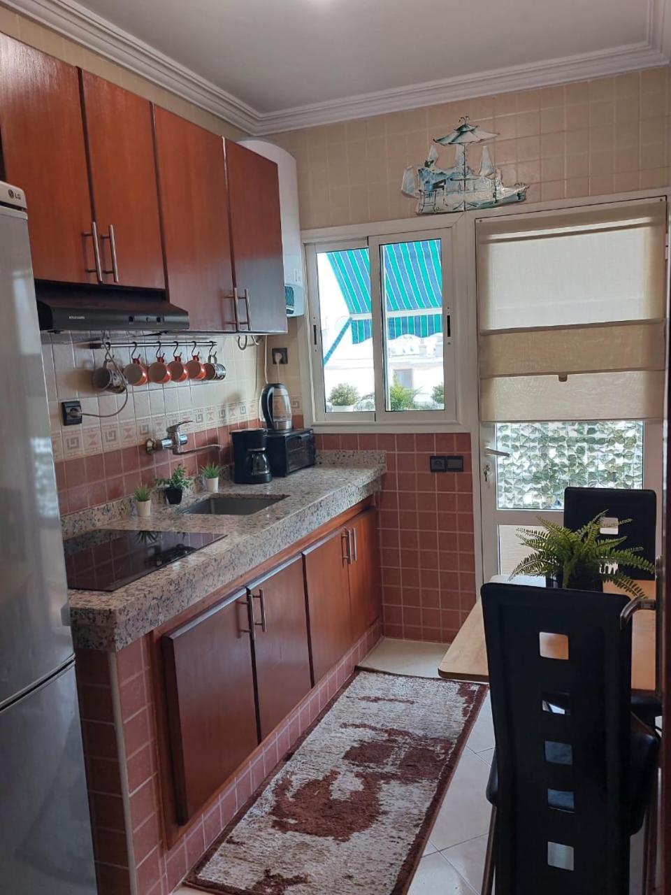 Appartement Au Coeur Du Centre Ville De Рабат Екстериор снимка
